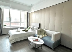 独栋·龙湖冠寓 沈阳太原街店 人才公寓补贴/首月立减500！包取暖无中介费太原街商圈 精装拎包 押一付一无套路 开间_新荣大厦租房