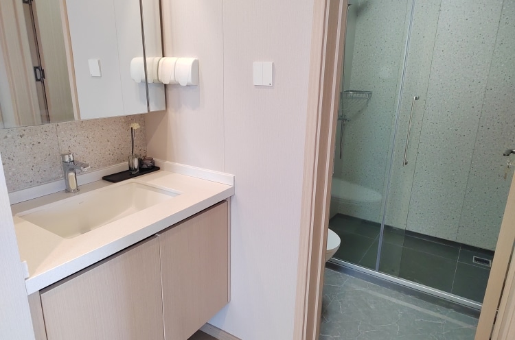 西藏南路地铁站，仅剩百套空房可租，停车方便，可办居住证公积金提取