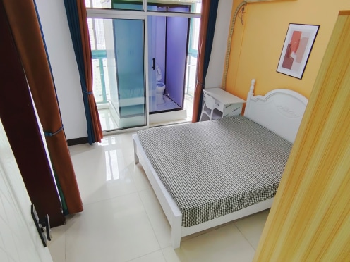 合租·日月华庭 5居室 东南/南卧