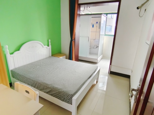 合租·日月华庭 5居室 东南/南卧