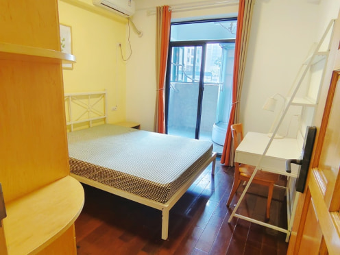 合租·日月华庭 5居室 东南/南卧