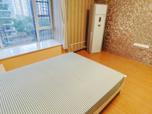 合租·三金鑫城国际润雅苑 5居室 南卧