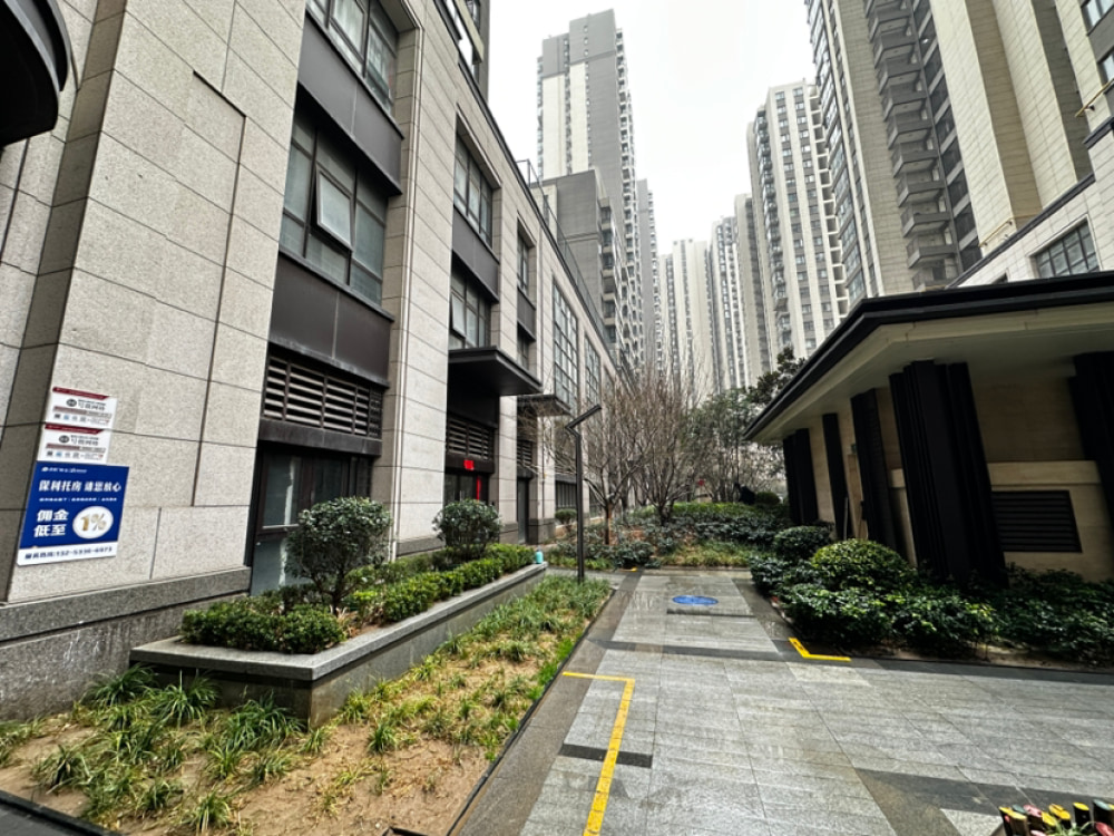 华山路店